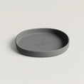Bild in Galerie-Betrachter laden, Flacher Silikon-Futternapf schnurrhaarfreundlich – rutschfest & modern in dunkelgrau.
