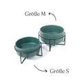Bild in Galerie-Betrachter laden, Zwei Futternäpfe aus Keramik mit Metallgestell in zwei Größen - Farbe grün.