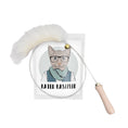 Load image into Gallery viewer, Katzenangel von Kater Kasimir mit Holzgriff, flexiblem Metalldraht und Schaffell-Anhänger mit Glöckchen – handgefertigtes Katzenspielzeug aus natürlichen Materialien, nachhaltig produziert.