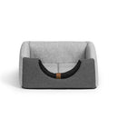 Graues 2-in-1 Haustierbett von Rexproduct aus robustem Stoff – wandelbar zwischen geschlossener Höhle und offenem Liegeplatz, modernes minimalistisches Design.