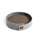 Rundes 2-in-1 Kratzbett aus Filz und recycelter Pappe in Grau – mit Katzenminze.