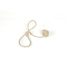 Katzenspielzeug Affenfaust aus naturfarbenem Sisalseil mit Schlaufe und Glöckchen – handgefertigt in Deutschland, nachhaltig und plastikfrei.