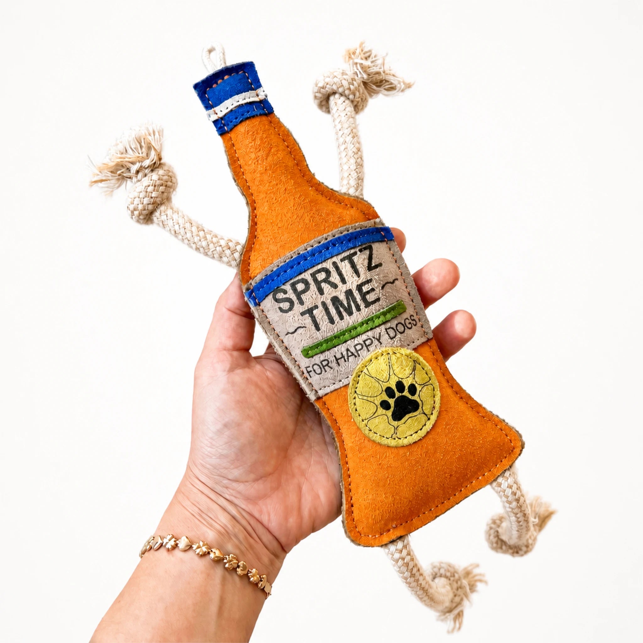 Hundespielzeug Spritz Time aus Veloursleder und Naturmaterialien