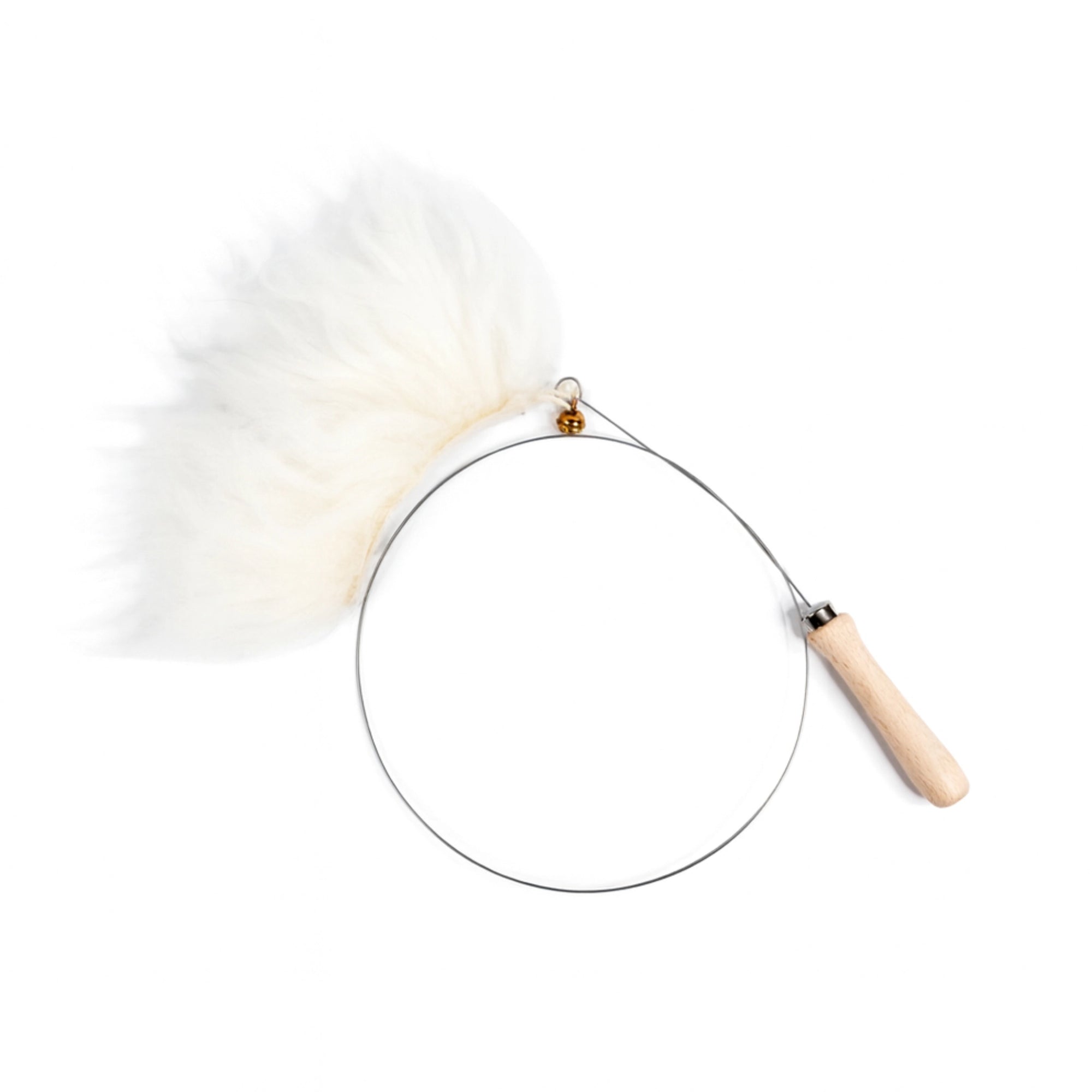 Katzenangel mit Holzgriff, flexiblem Metalldraht und Schaffell-Anhänger mit Glöckchen – handgefertigtes Katzenspielzeug aus natürlichen Materialien, nachhaltig produziert.