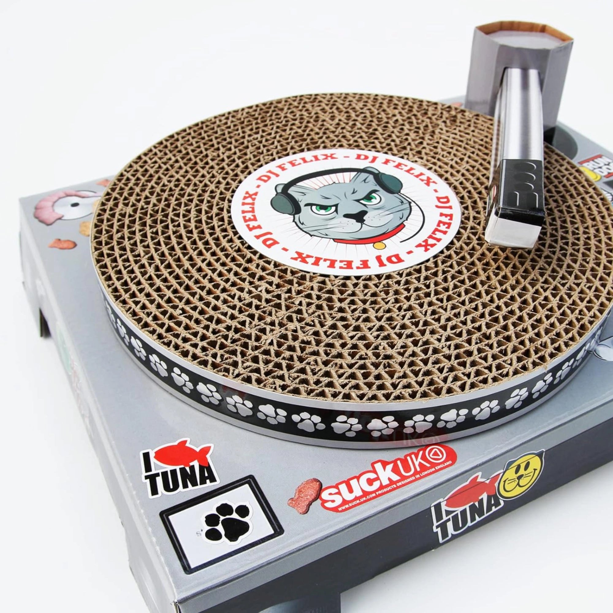 Nahaufnahme Kratzbrett für Katzen im DJ-Plattenspieler-Design mit drehbarer Kratzfläche aus Wellpappe und beweglichem Tonarm.