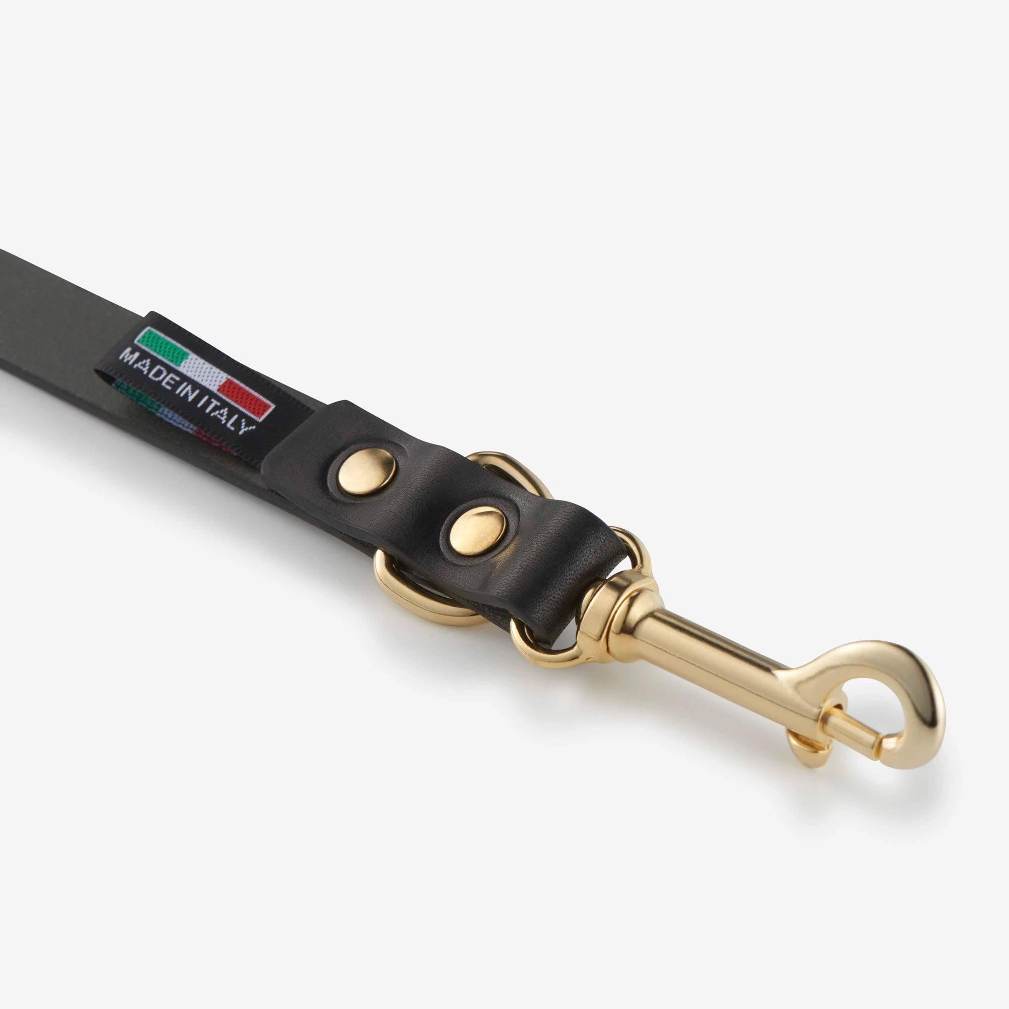 Detail Lederleine Made in Italy – goldene Metallringe & Karabiner